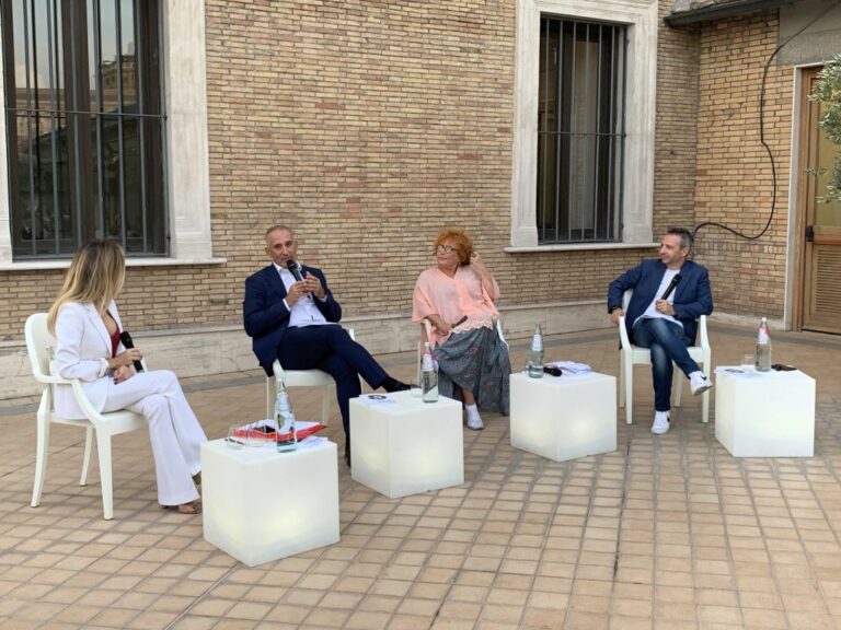 Nel libro di Mazzoncini le scelte per un futuro a zero emissioni