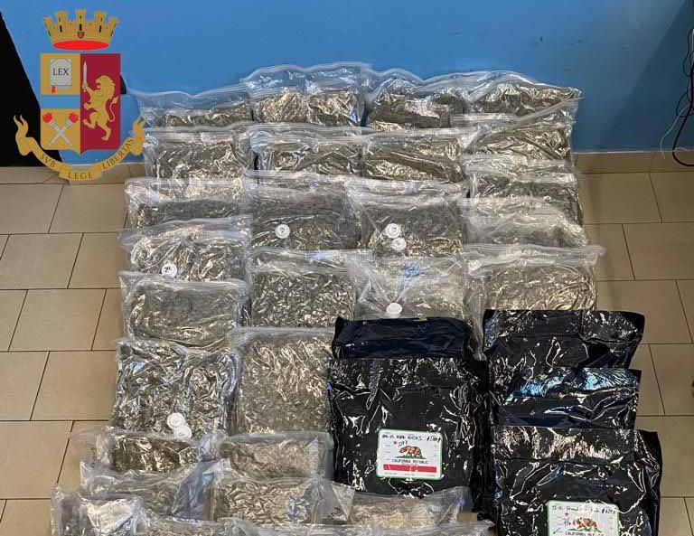 Nascondeva 60 chili di droga in un box, 57enne arrestato nel Milanese