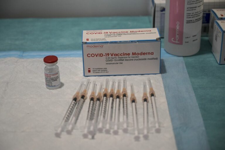 Liguria, Toti “pronti a somministrare insieme antinfluenzale e covid”