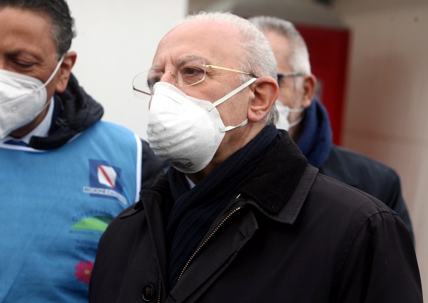 De Luca “Su Bagnoli trent’anni di chiacchiere, intervenire ora”