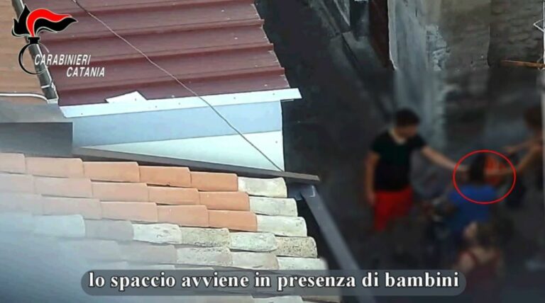 Catania, blitz antidroga con 20 arresti. Bambini cassieri dei pusher
