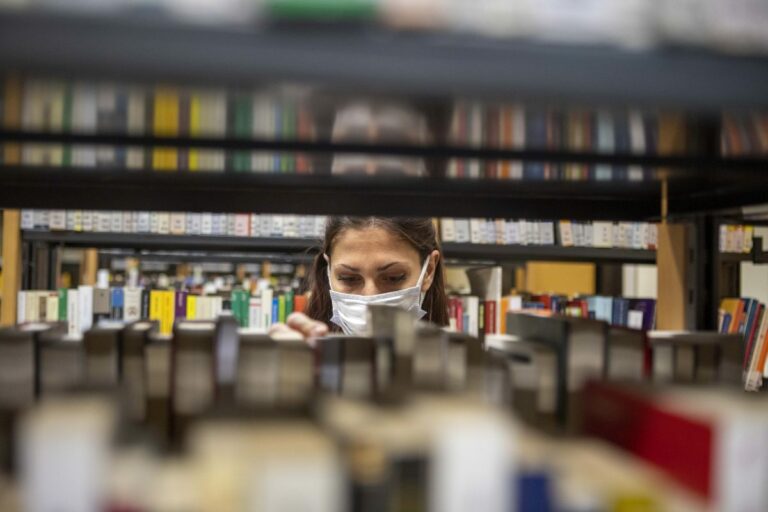 L’algoritmo di Facebook che blocca e oscura i librai