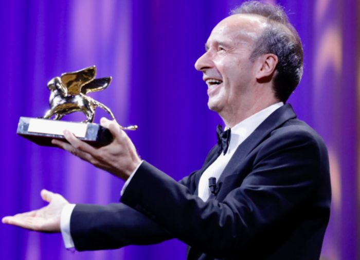 Leone d’oro carriera a Benigni “Mattarella rimanga qualche anno in più”