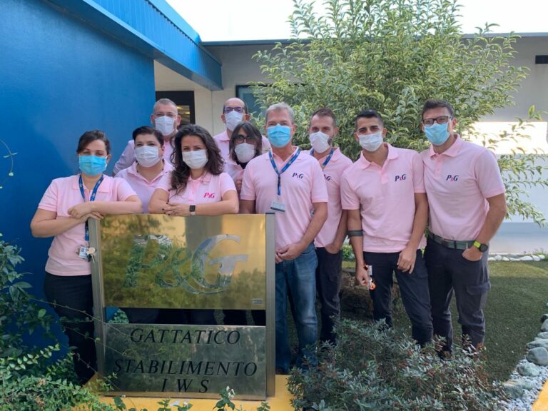 Tumore al seno, P&G di Gattatico si veste di rosa per la prevenzione