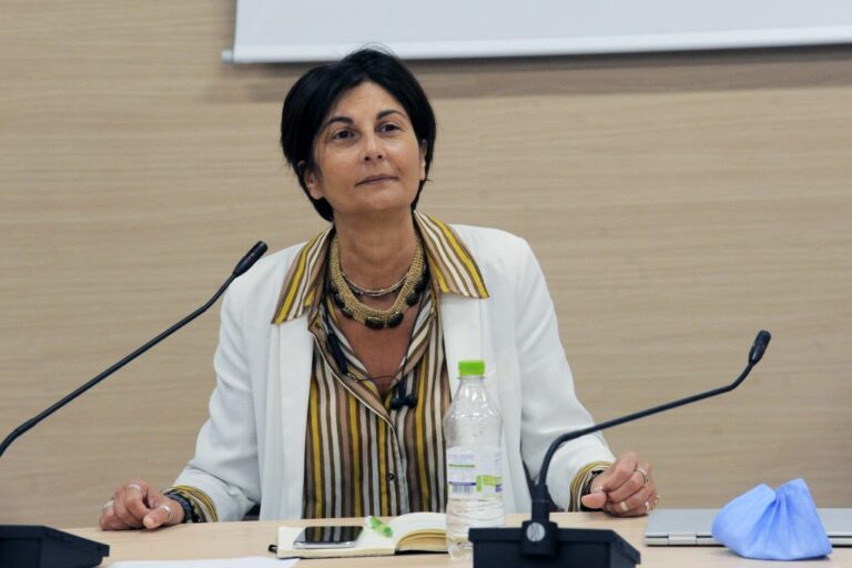 Covid, Bisceglia “Curva scede grazie ai vaccini ma prudenza”