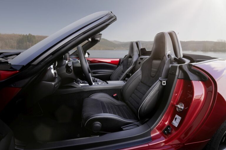 Mazda MX-5, giù il tetto e su il volume con Bose