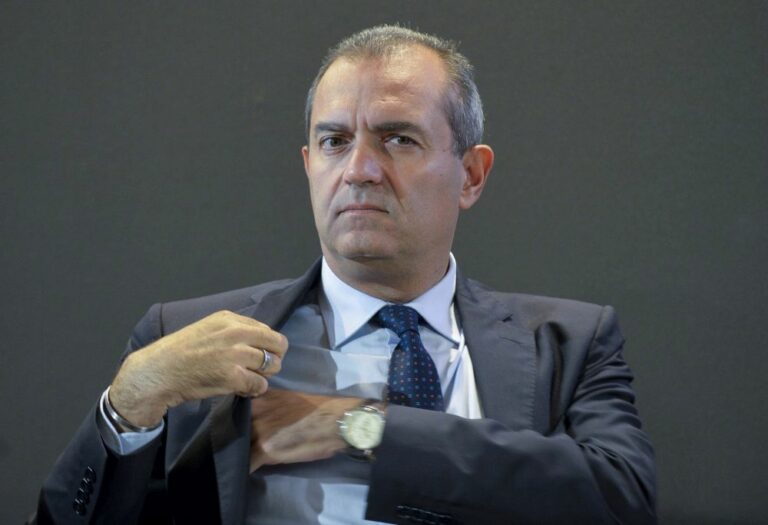Regionali Calabria, De Magistris “Buon risultato, ripartiamo subito”