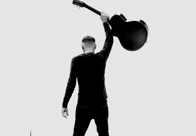 Bryan Adams, a marzo il nuovo album “So Happy It Hurts”