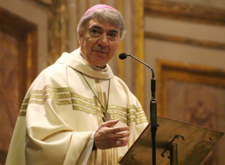 Vescovo Napoli “Stanno uccidendo la città, camorristi convertitevi”