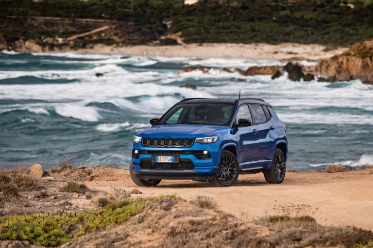 Jeep Compass 4xe, con Unlimited chilometri e ricariche illimitati