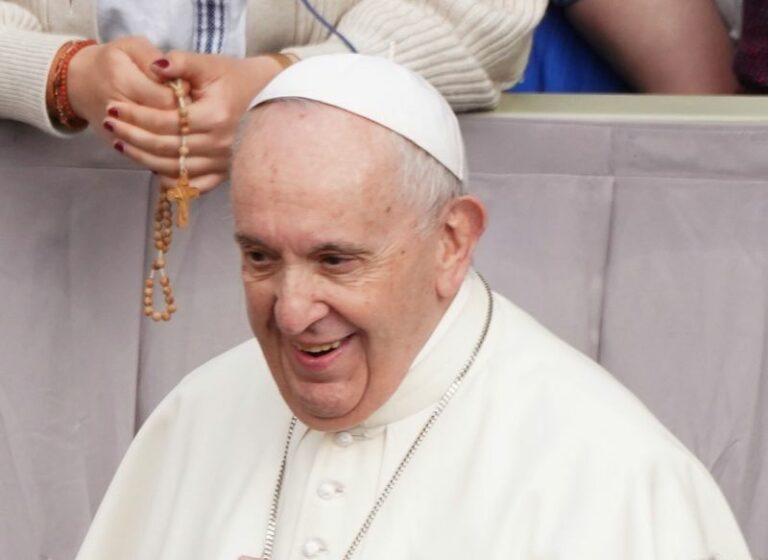 Papa “Basta atti di violenza, è sconfitta per tutti”