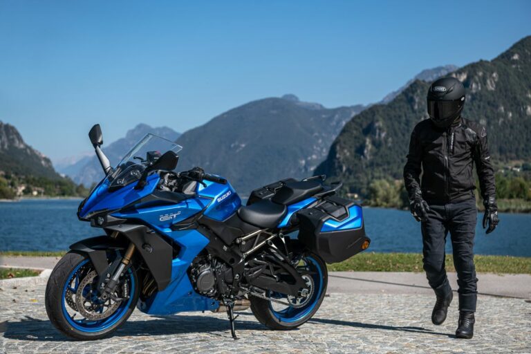 Suzuki GSX-S1000GT, ha preso il via il Premiere Show
