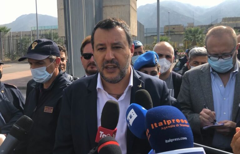Open Arms, Salvini: “Andare a processo è surreale”