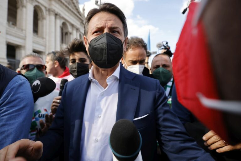 Conte “Leali a Draghi ma pretendiamo rispetto degli impegni”