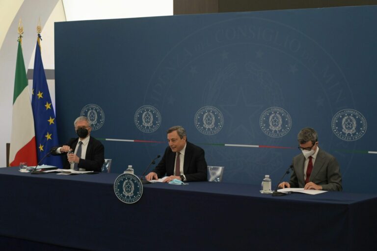 Via libera alla manovra, Draghi “12 miliardi per ridurre le tasse”