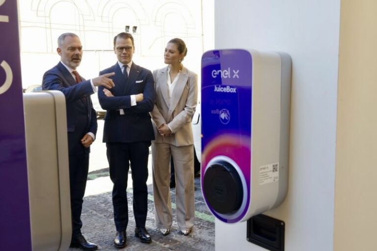 Enel X, reali di Svezia visitano la sede di Roma