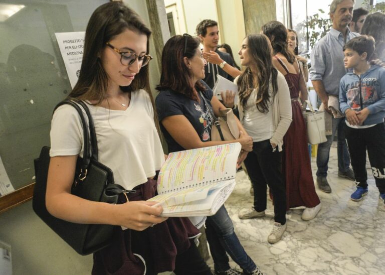 Sardegna, Solinas “Stop al numero chiuso in Medicina”