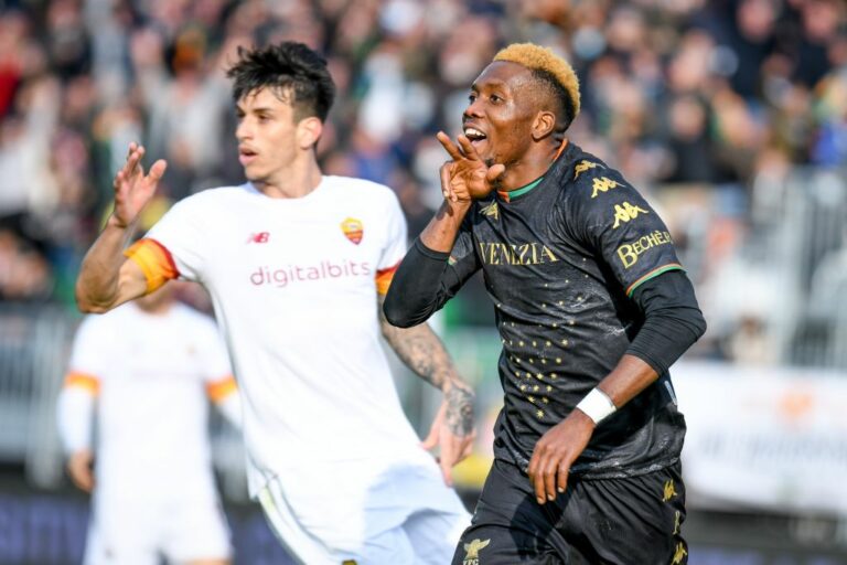 La Roma ko in laguna, il Venezia vince 3-2 in rimonta