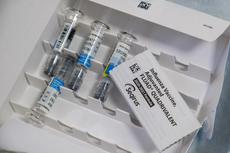 Influenza, vaccini ad alte dosi per tutti gli ospiti delle RSA toscane