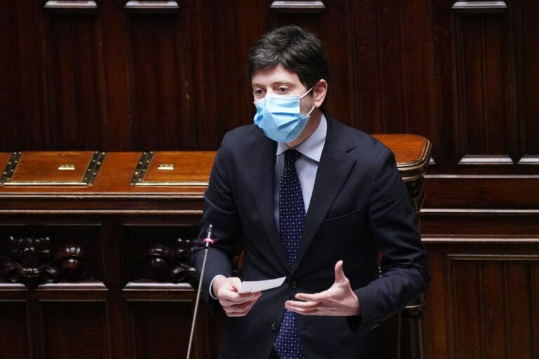 Vaccino, Speranza “Dall’1 dicembre terza dose per 40-60enni”