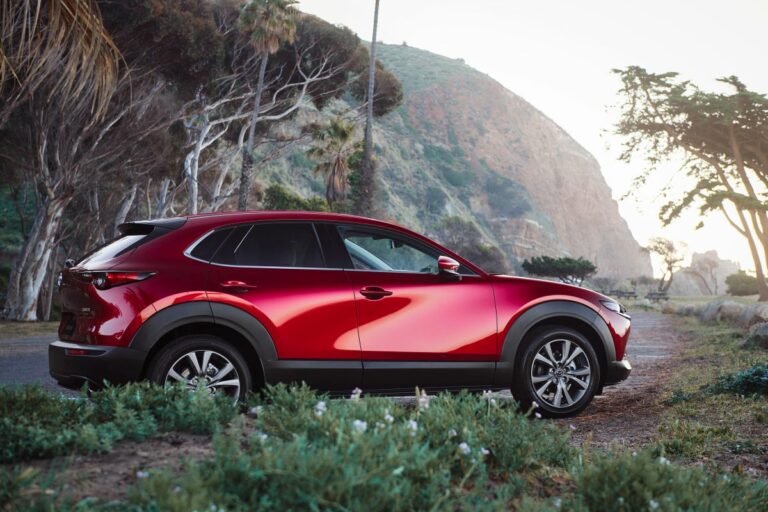 Mazda CX-30 2022 si rinnova per stile e connettività