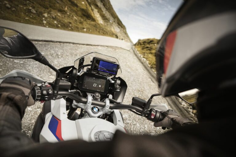Bmw Motorrad presenta il ConnectedRide Cradle