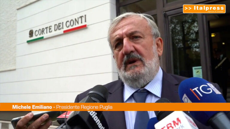 Vaccino, Emiliano “Priorità a terze dosi per i più fragili”