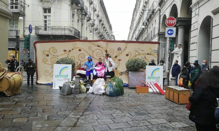 Torino, Amiat sceglie le favole contro l’abbandono dei rifiuti