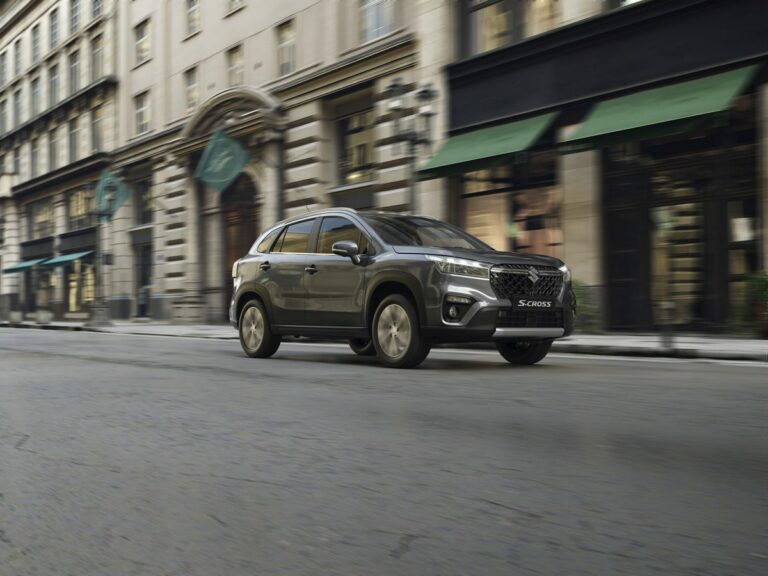 Il nuovo Suzuki S-Cross nasce ibrido e cambia pelle