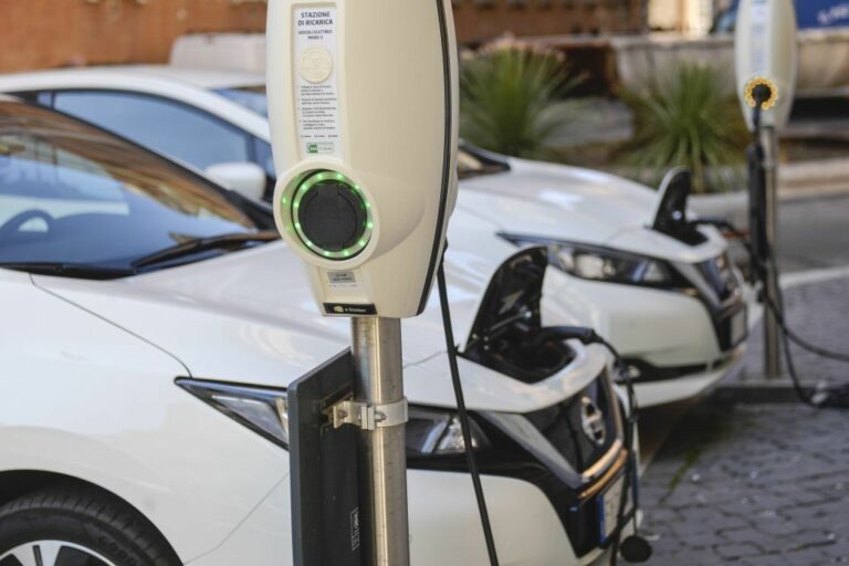 Ricarica veicoli elettrici, previsto boom nei prossimi 5 anni
