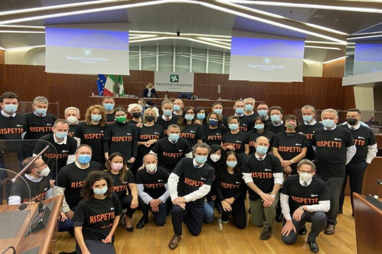 Fontana “In Lombardia corsi anti violenza sulle donne a scuola”