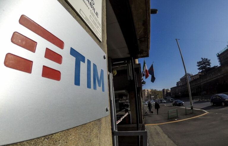 Tim, da KKR offerta amichevole a 50 cent per azione