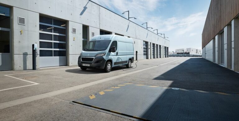 Nuovo Peugeot e-Boxer ordinabile in Italia