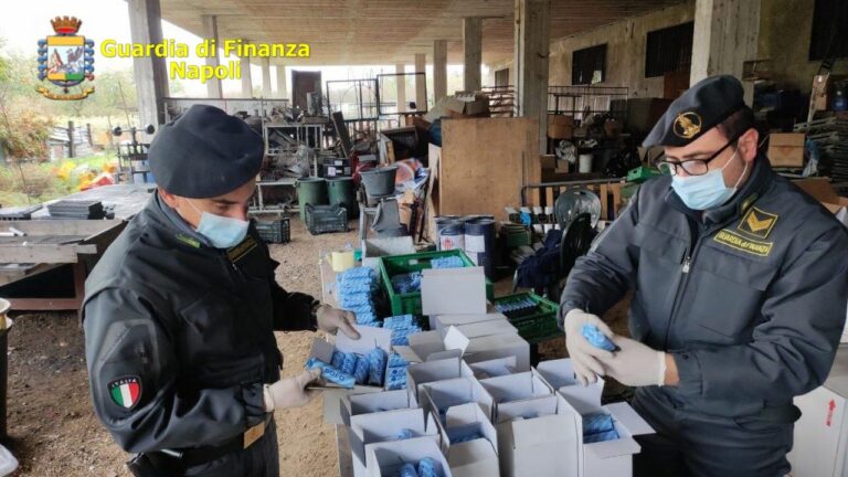 Fabbrica clandestina di fuochi d’artificio, 3 arresti nel Napoletano
