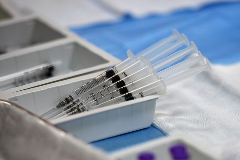 Vaccino, Riccardi “In FVG 346mila prenotazioni, 116mila prioritarie”