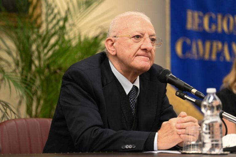 De Luca “In Campania bisogna vaccinare 400 mila bambini”