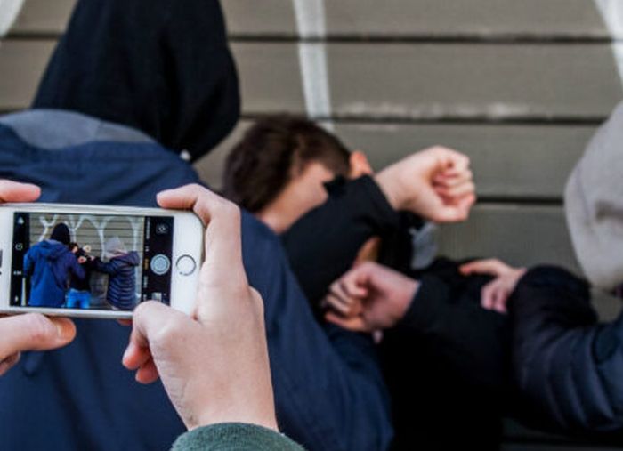 Bullismo e cyberbullismo a scuola, accordo per prevenzione in Toscana