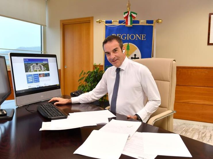 Occhiuto “Da lunedì obbligo mascherina all’aperto in Calabria”