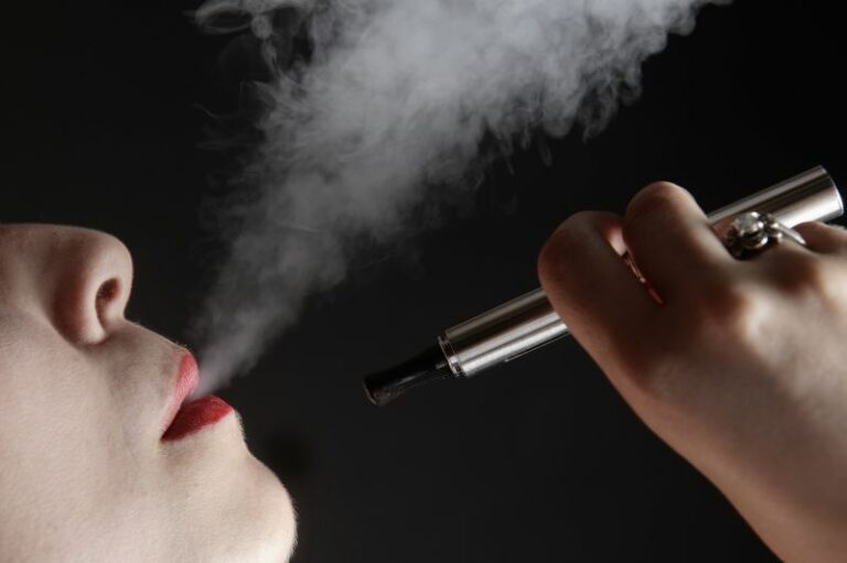 Sigarette elettroniche per smettere di fumare, sempre meno dubbi