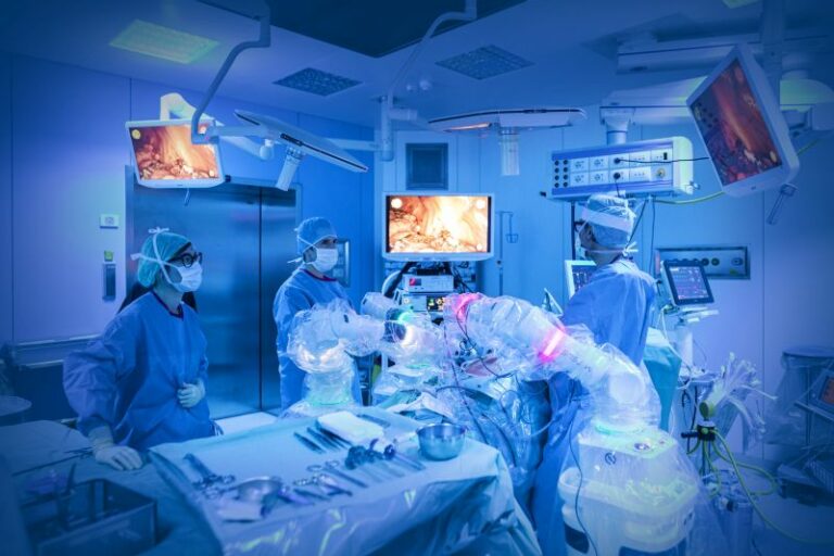 Il robot chirurgico Versius “approda” al Policlinico di Milano