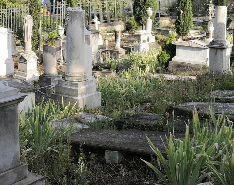 Cimiteri, 23 milioni per la costruzione di nuovi loculi in Sardegna