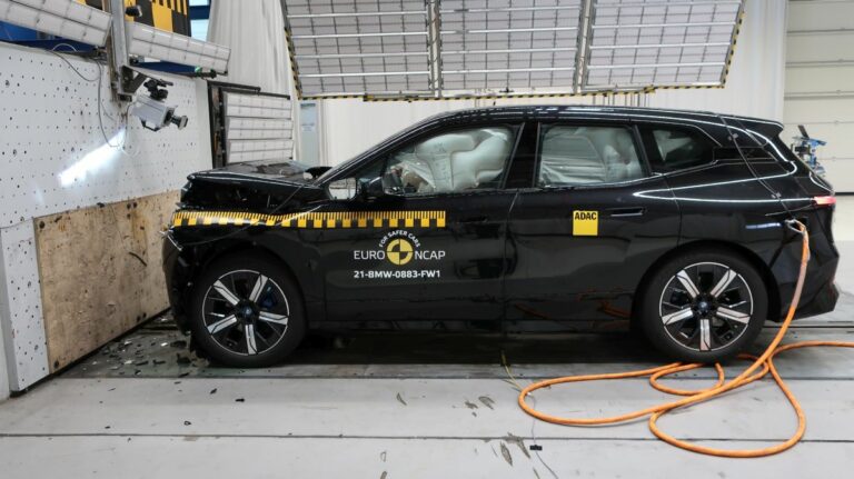 La Bmw iX ottiene le cinque stelle di Euro NCAP