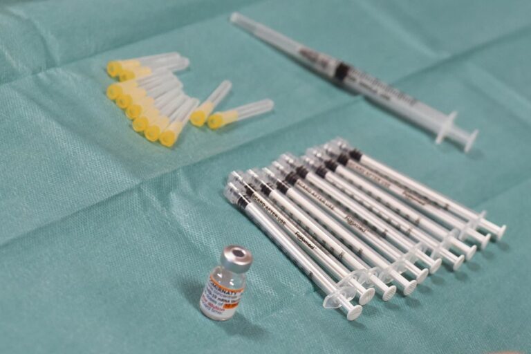 In Sardegna 98 mila vaccinazioni nell’ultima settimana, Solinas “Bene”