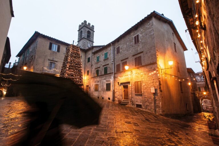 Toscana, a Abbadia San Salvatore le Fiaccole accendono il Natale