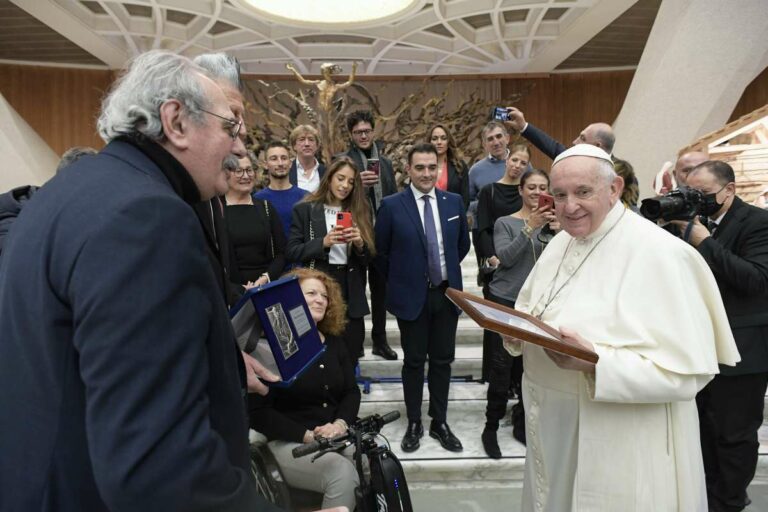 Delegazione Fair Play Menarini da Papa Francesco