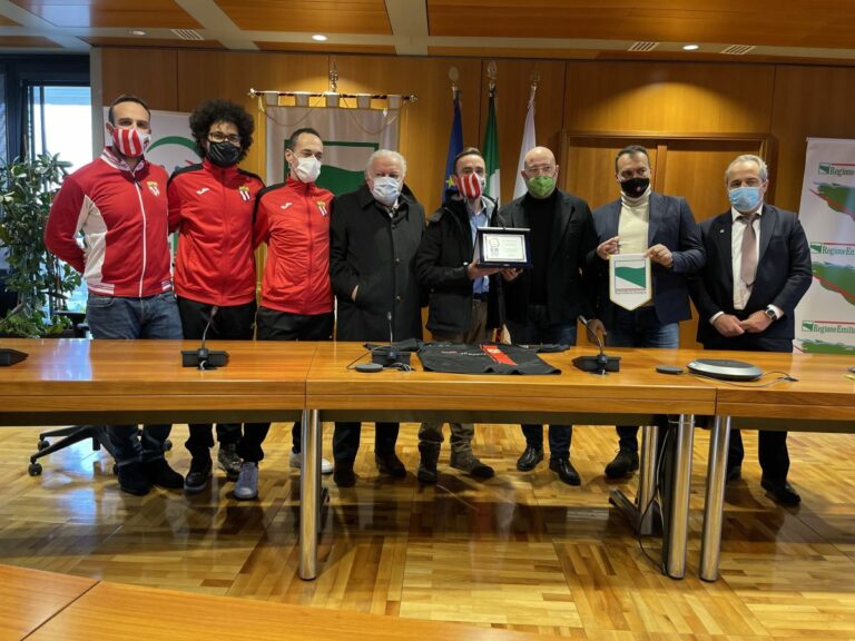 Bonaccini premia squadra Saragozza che ha detto no al razzismo