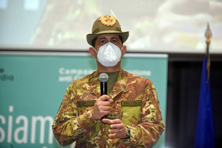 Vaccino, Figliuolo “Dal 10 gennaio richiamo a 4 mesi”