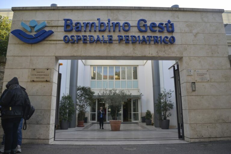 Doppio trapianto fegato-polmoni per un 16enne