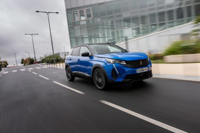 Peugeot 3008 Hybrid, il Suv per la famiglia moderna