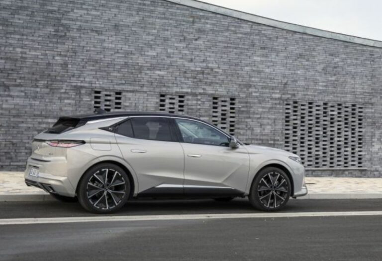 DS 4, ampia gamma di motorizzazioni per viaggiare senza limiti